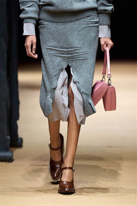 prada scarpe anni 2000|Décolleté a punta 2023: tendenza anni 2000, nuovi .